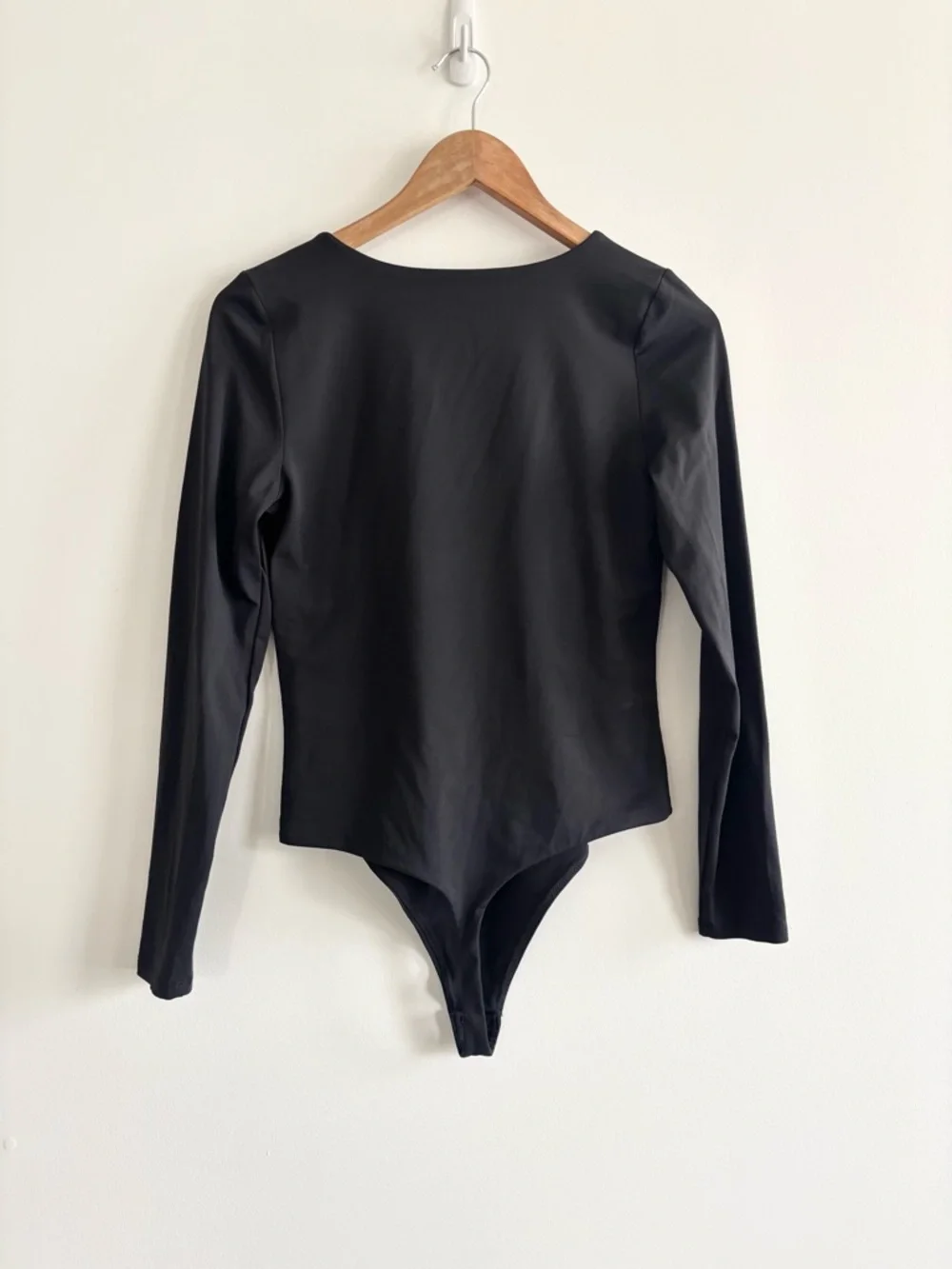 Aritzia Contour Black V-Neck Long Sleeve Bodysuit - Picture 8 of 13